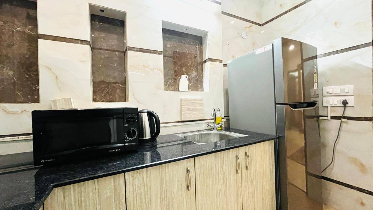 Bluo 1Bhk - Dlf Cybercity, Balcony, Lift, Parking Gurgaon Exterior photo