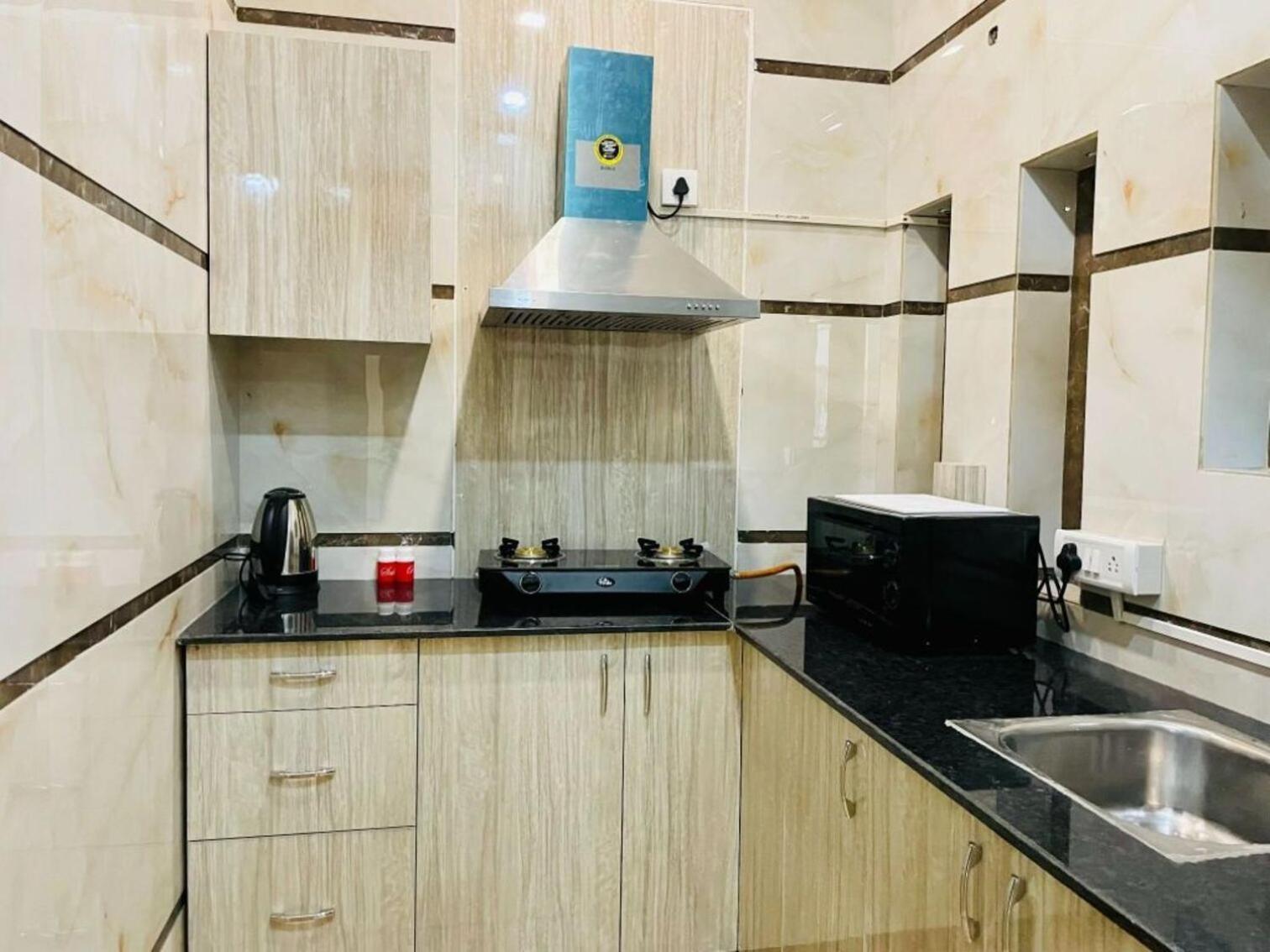 Bluo 1Bhk - Dlf Cybercity, Balcony, Lift, Parking Gurgaon Exterior photo