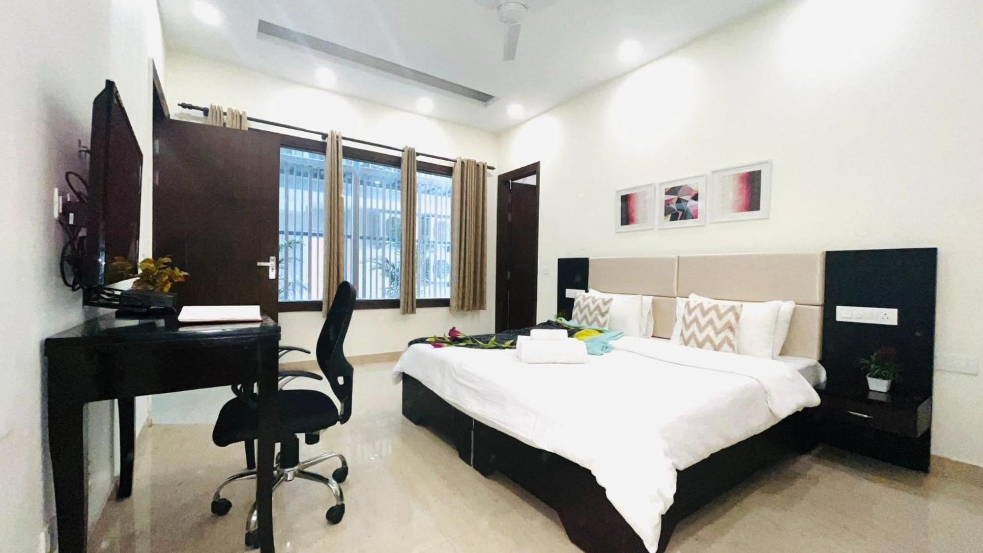Bluo 1Bhk - Dlf Cybercity, Balcony, Lift, Parking Gurgaon Exterior photo