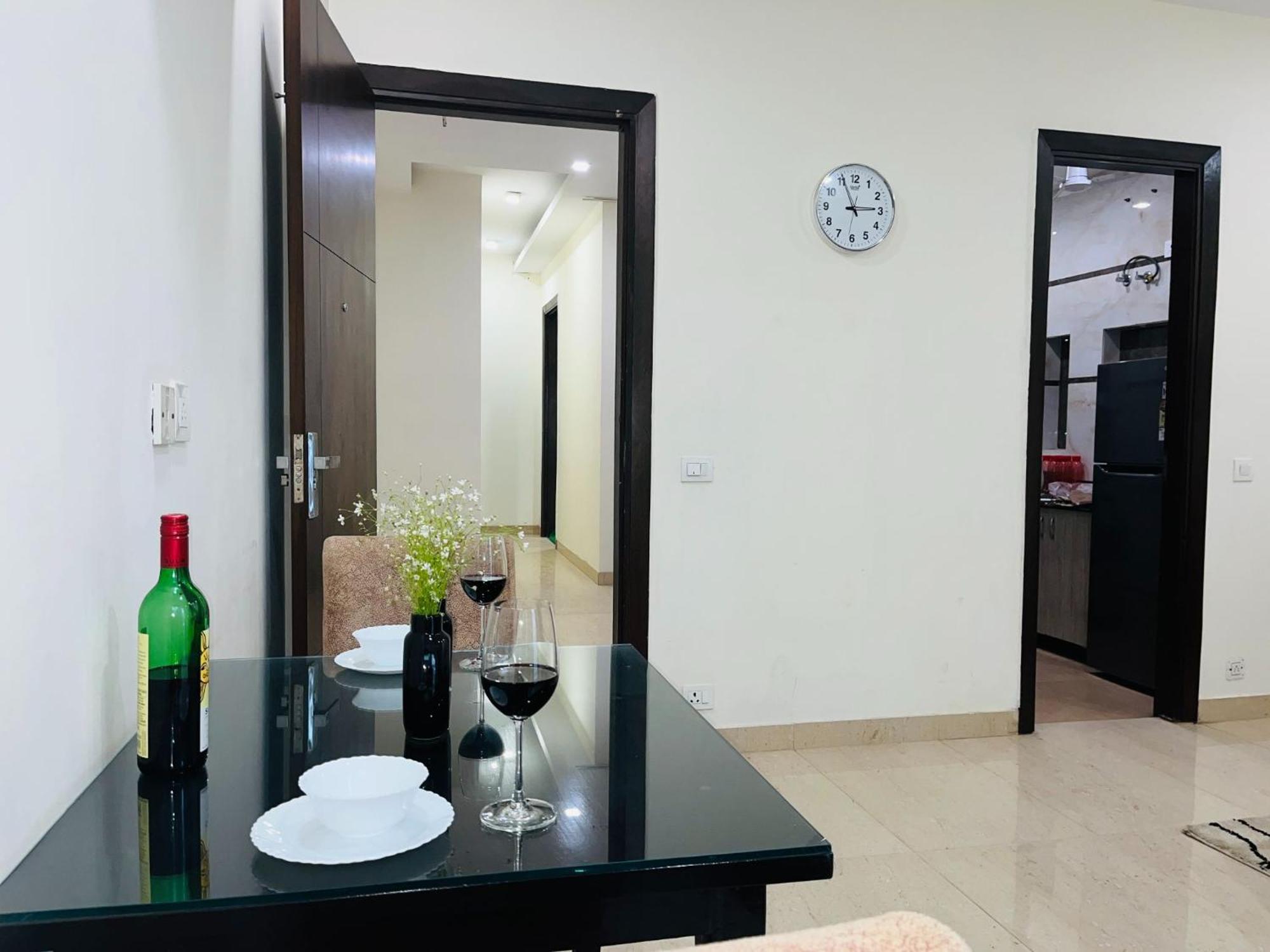 Bluo 1Bhk - Dlf Cybercity, Balcony, Lift, Parking Gurgaon Exterior photo